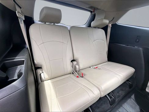 Used 2019 Buick Enclave Premium w/ Experience Buick Package AWD/4WD image 28