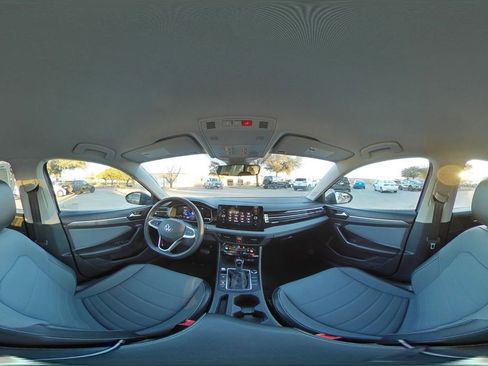 Used 2025 Volkswagen Jetta SE image 43