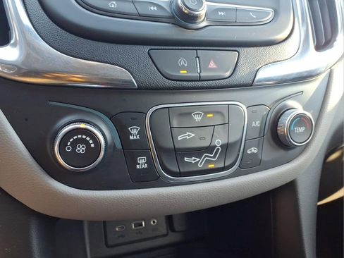 Used 2022 Chevrolet Equinox LS AWD/4WD image 10