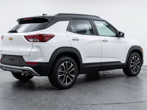 Used 2025 Chevrolet TrailBlazer LT FWD image 9