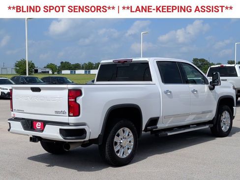 Used 2025 Chevrolet Silverado 2500 High Country w/ Technology Package AWD/4WD image 8