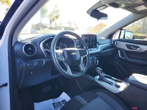 Used 2025 Chevrolet Blazer LT FWD image 17