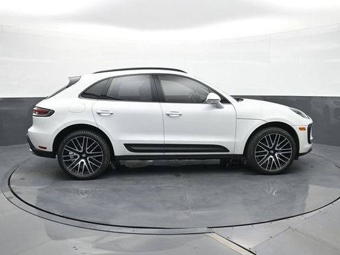 Certified 2025 Porsche Macan AWD/4WD image 23