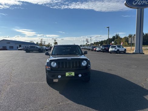 Used 2016 Jeep Patriot Sport w/ Power Value Group image 2