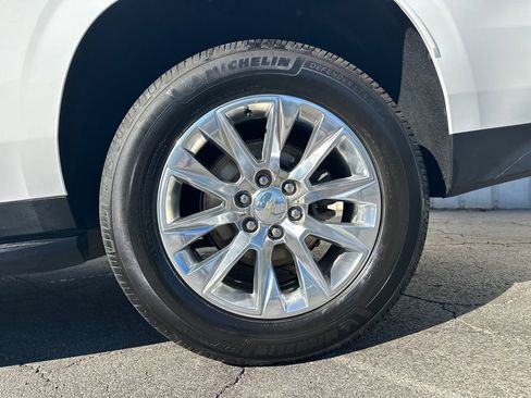 Used 2021 Chevrolet Suburban Premier w/ Premium Package image 20