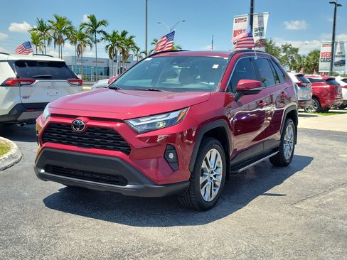 Used 2022 Toyota RAV4 XLE Premium FWD image 6