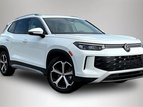 New 2026 Volkswagen Tiguan SE FWD image 2