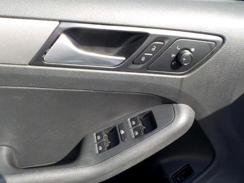 Used 2018 Volkswagen Jetta SE image 10