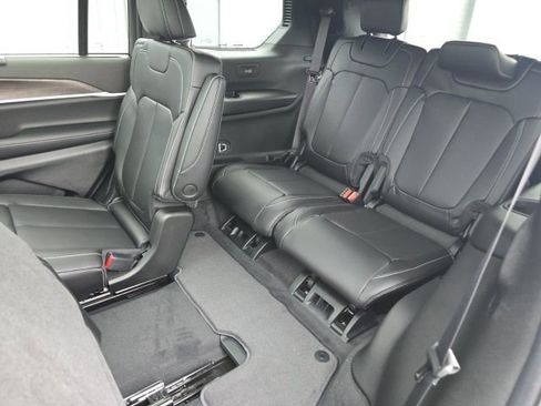 New 2025 Jeep Grand Cherokee L Limited w/ Luxury Tech Group II image 23