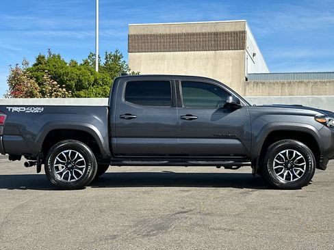 Used 2022 Toyota Tacoma TRD Sport w/ TRD Premium Sport Package image 6