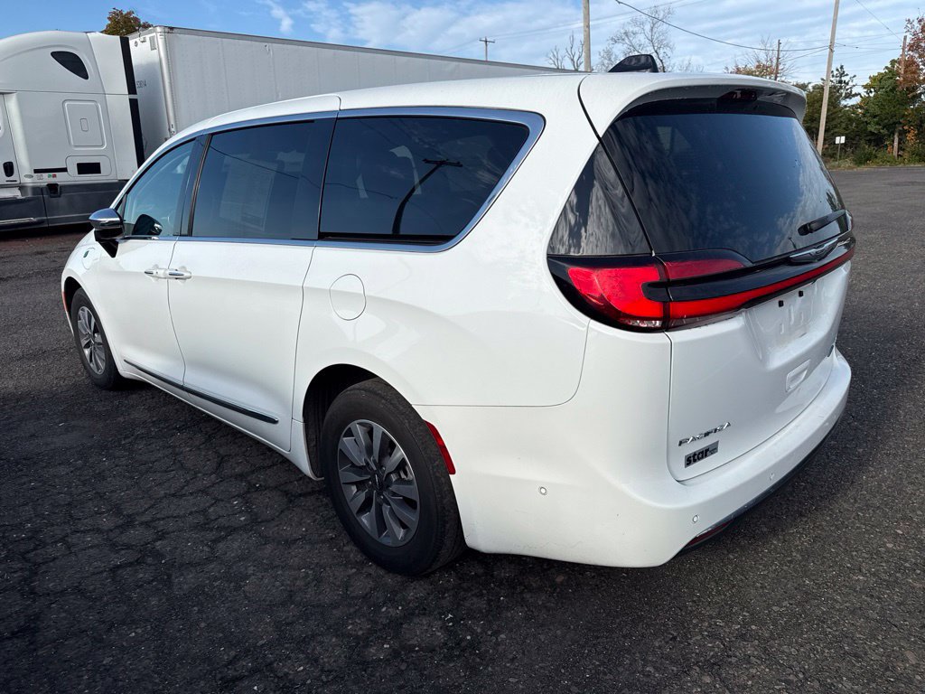 Used 2023 Chrysler Pacifica Limited FWD image 7