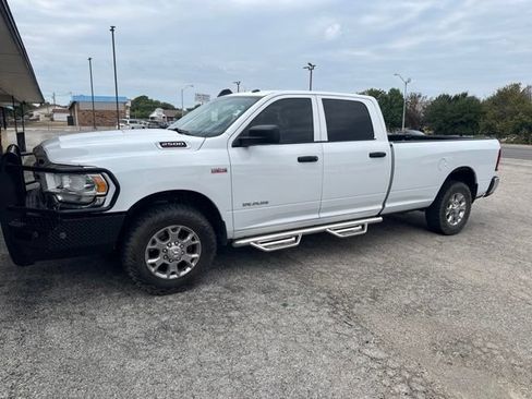 Used 2020 RAM 2500 Tradesman w/ Chrome Appearance Group RWD image 3
