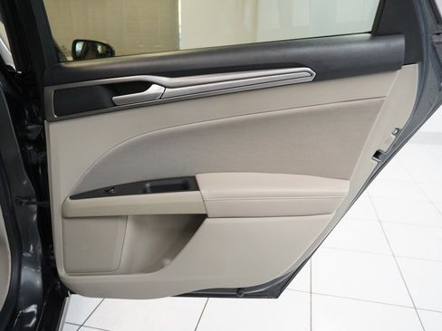 Used 2019 Ford Fusion SE image 26