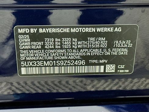 Used 2025 BMW X7 M60i w/ Climate Comfort Package image 34