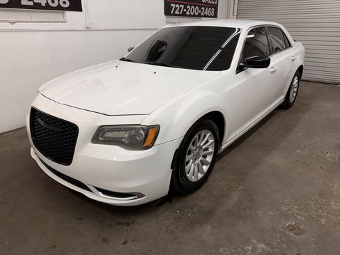 Used 2014 Chrysler 300 image 6