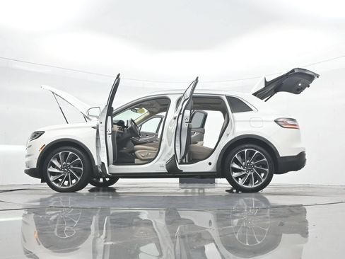 Used 2022 Lincoln Nautilus Reserve w/ Equipment Group 201A AWD/4WD image 52