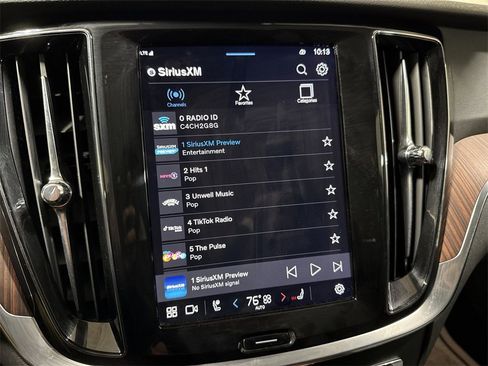 Used 2025 Volvo V60 B5 Cross Country Plus image 13