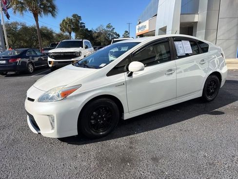 Used 2015 Toyota Prius Four image 3