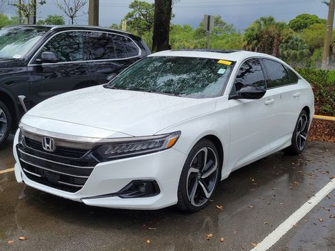Used 2022 Honda Accord Sport image 3