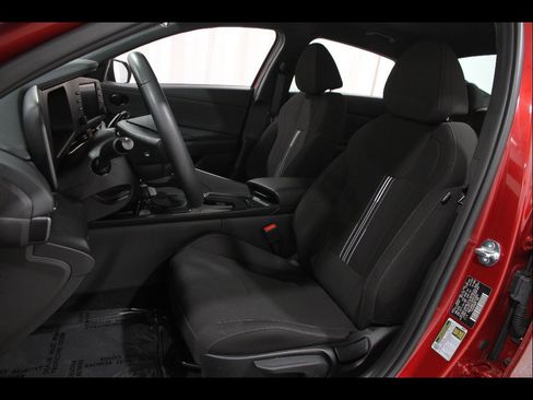 Certified 2025 Hyundai Elantra Sport FWD image 5
