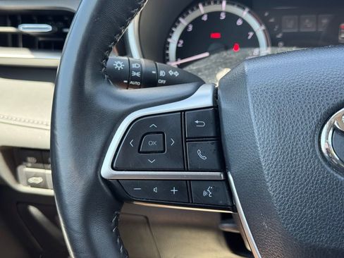 Used 2023 Toyota Highlander XLE image 28