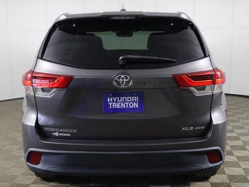 Used 2017 Toyota Highlander XLE w/ Carpet Mat Package AWD/4WD image 13