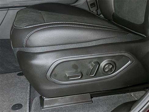 New 2025 Jeep Grand Cherokee L Altitude image 13