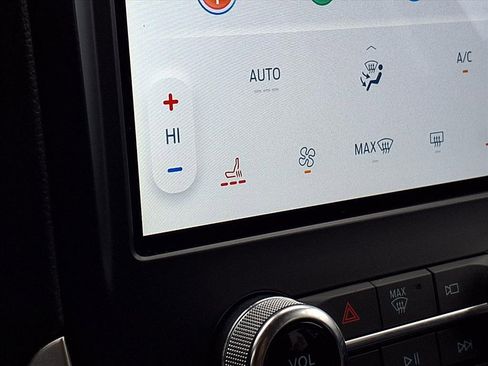 Used 2024 Ford Edge SEL image 5