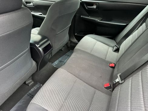 Used 2015 Toyota Camry LE image 4