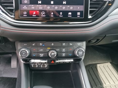 Used 2024 Dodge Durango GT AWD/4WD image 12