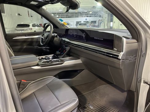 Used 2025 Cadillac Escalade Premium Luxury image 23