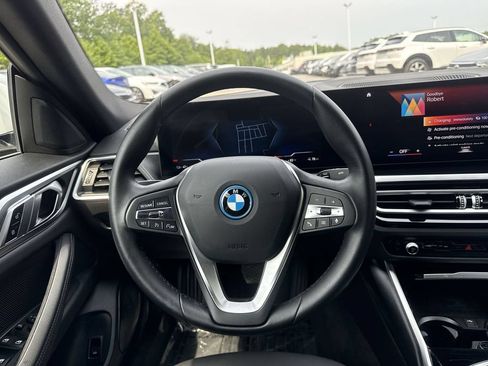 Used 2023 BMW i4 eDrive35 RWD image 11
