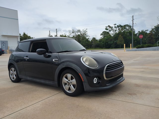 Used 2020 MINI Cooper 2-Door Hardtop w/ Storage Package FWD image 3