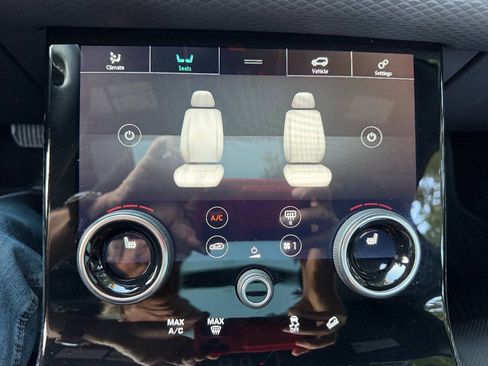 Used 2019 Land Rover Range Rover Velar R-Dynamic SE AWD/4WD image 38