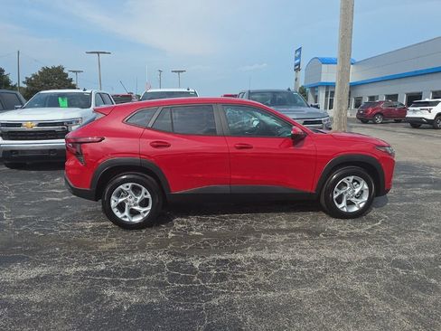 New 2026 Chevrolet Trax LS w/ LS Convenience Package FWD image 9