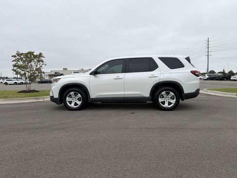 Certified 2024 Honda Pilot LX image 2