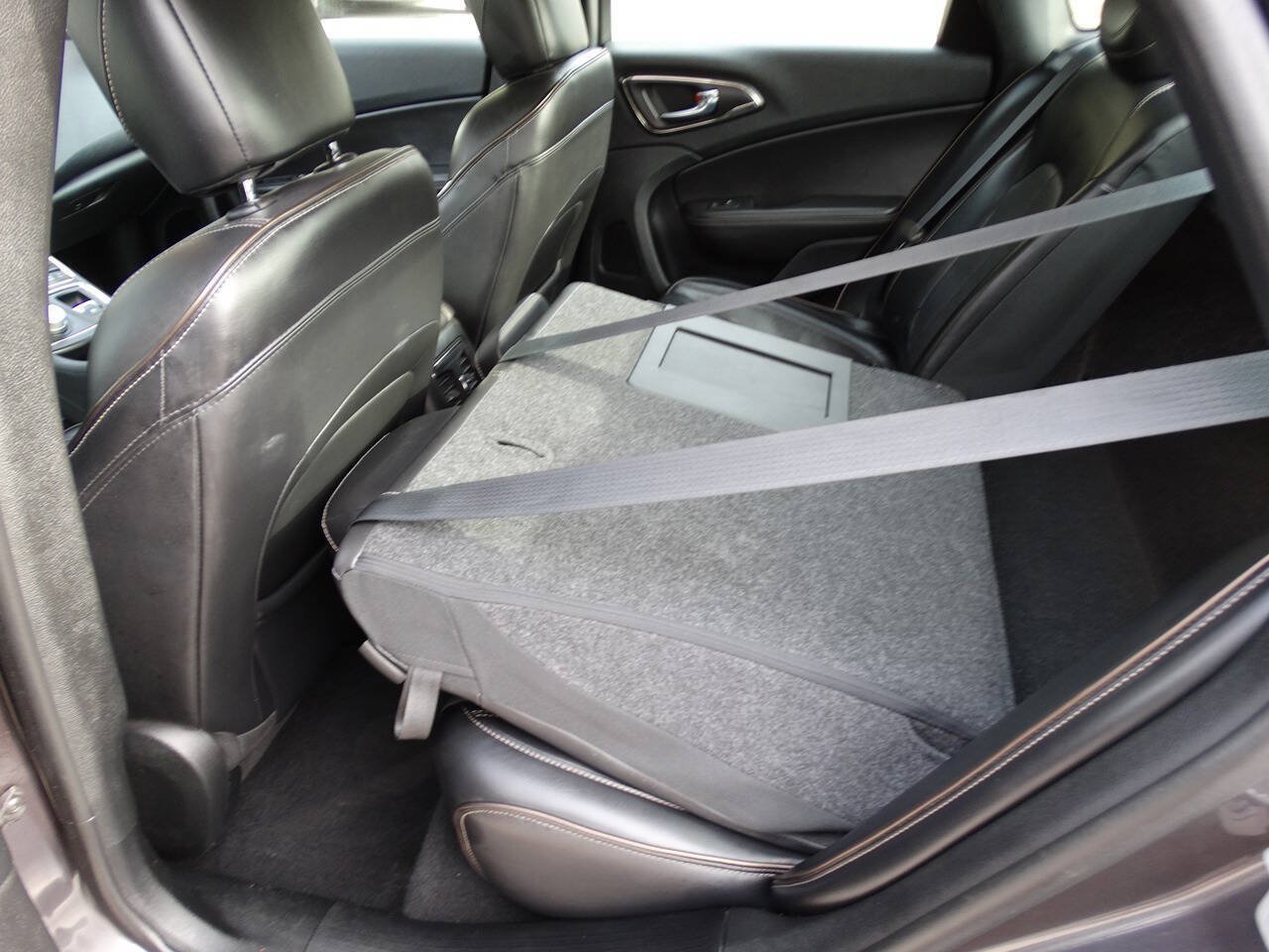 Used 2015 Chrysler 200 C w/ Safetytec Group FWD image 34