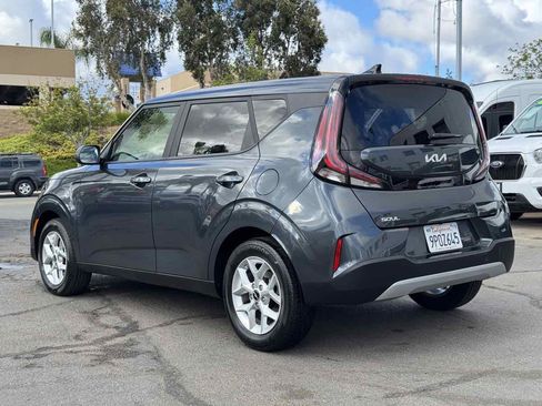 Used 2025 Kia Soul LX w/ LX Technology Package FWD image 9