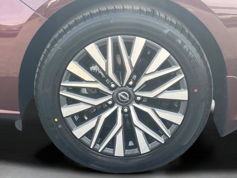 Used 2024 Nissan Altima 2.5 SV AWD/4WD image 39