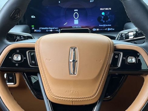 Used 2025 Lincoln Aviator Black Label w/ Jet Appearance Package AWD/4WD image 17