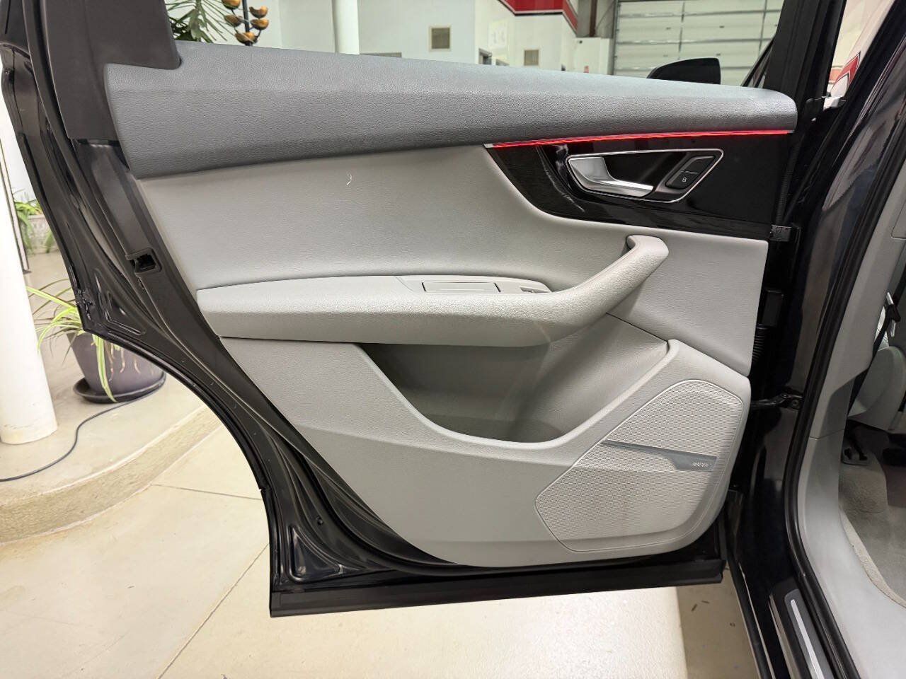 Used 2018 Audi Q7 3.0T Premium Plus w/ Premium Plus Package AWD/4WD image 12