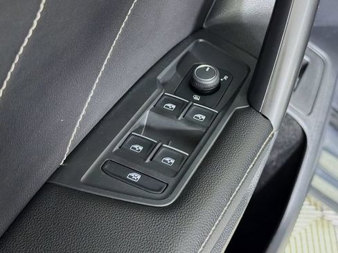 Used 2022 Volkswagen Tiguan SE R-Line FWD image 19