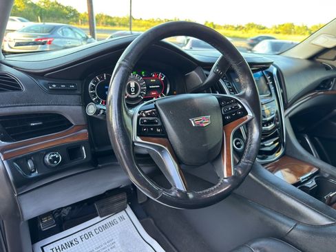 Used 2019 Cadillac Escalade ESV Luxury image 29