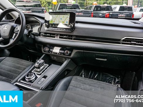 Used 2023 Mitsubishi Outlander SE image 29