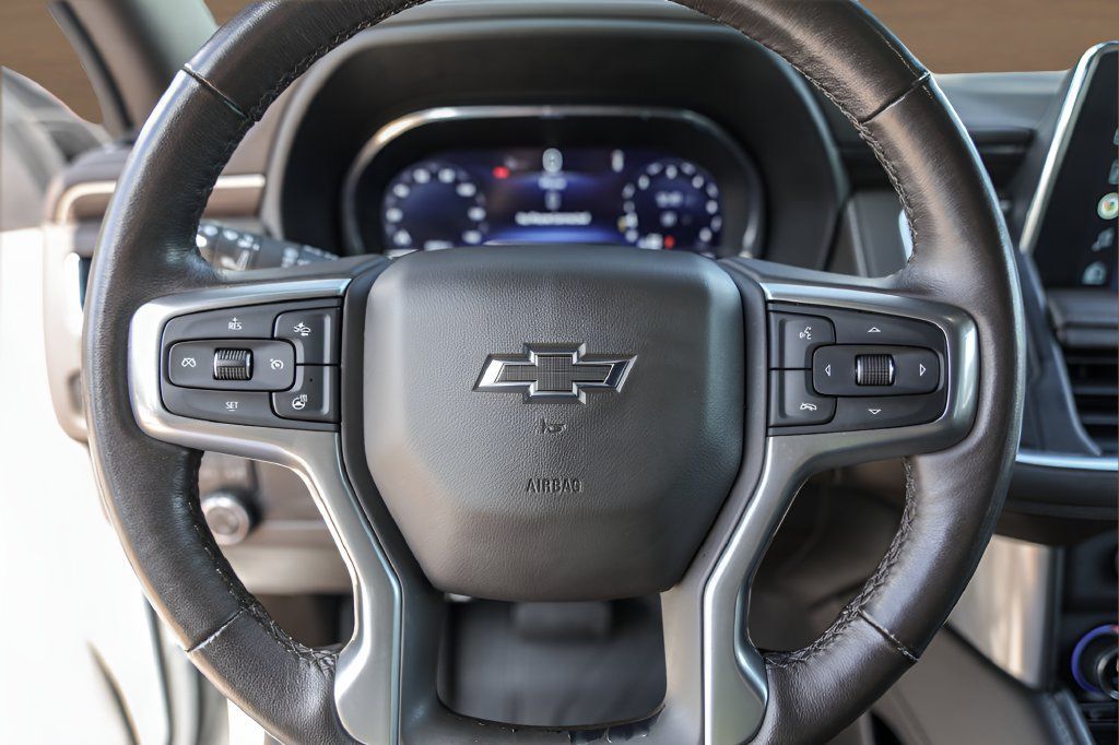 Used 2022 Chevrolet Suburban Z71 w/ Luxury Package AWD/4WD image 12