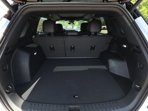 New 2026 Chevrolet Equinox RS w/ Convenience Package III FWD image 33