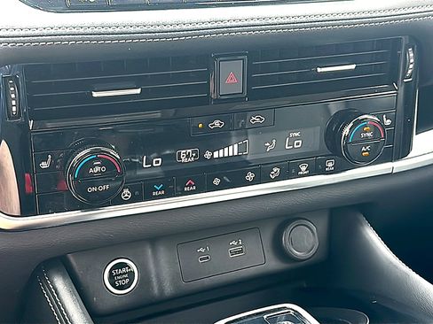 Used 2023 Nissan Rogue SL w/ SL Premium Package image 34