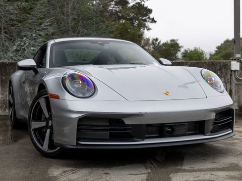 Certified 2025 Porsche 911 Carrera image 9
