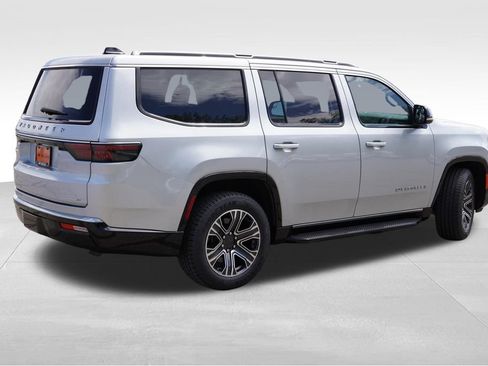 Certified 2024 Jeep Wagoneer Series II w/ Flexible Seating Group AWD/4WD image 4