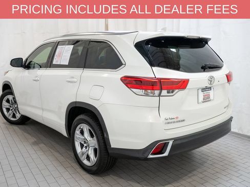 Used 2018 Toyota Highlander Limited FWD image 3